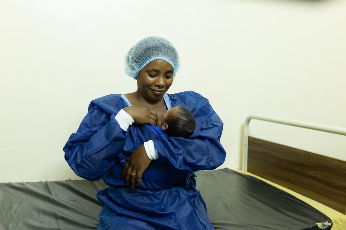 UNICEFSudan's tweet image. “I thought he wouldn’t make it,” said Hiba, holding baby Ali close in Damazine Hospital’s NICU.
In conflict-hit Sudan, @UNICEF & @Japan_Emb_Sudan support specialized newborn care, giving vulnerable babies a fighting chance to survive and thrive.
unicef.link/3Ia68V6