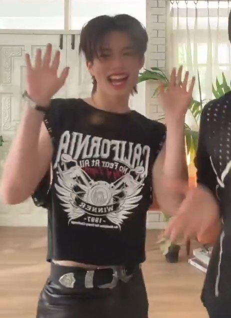 chontonn's tweet photo. the waist                                                the belt https://t.co/mlEB8EzATr