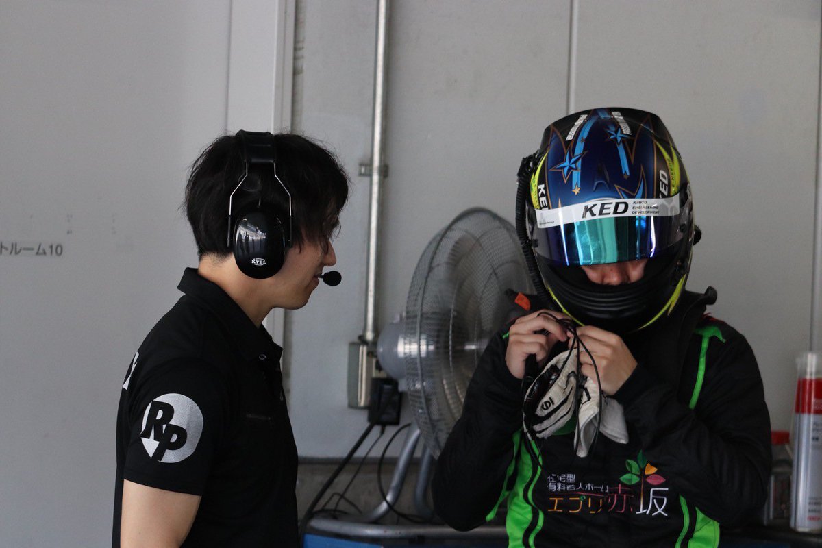 #MEC120 鈴鹿
#リアル白崎プロ のアタックで
予選4番手獲得💪

本人、ポール狙っていたので悔しい結果のようですが、クラッチ交換でサブフレームを脱着した影響でマシンバランスが少し変わった事が影響した模様💦

明日の決勝、3人で巻き返します‼️