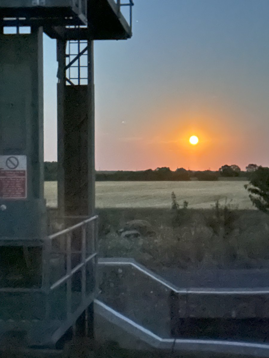 The Full Moon ( Buck Moon ) as seen yesterday, 11th of July, 22:45, Bottisham Lock, Cambridge, UK

Discover more amazing events of the July night sky here:
the-european.eu/story-48316/wh…

In collaboration with <a href="/palamedespr/">Palamedes</a> and TDA.