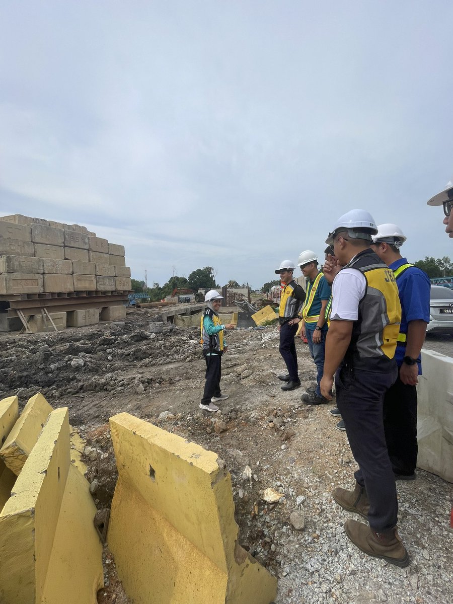 Cawangan Jalan JKR Malaysia (@cawjalanjkr) on Twitter photo Pada sebelah petang PKCJ mengadakan lawatan tapak ke projek menggantikan jambatan di Daerah Kuala Nerus, Terengganu yang turut disertai oleh wakil BPP Timur dan BR Jambatan Cawangan Jalan. Terdapat beberapa isu yang dibangkitkan oleh pihak JD dan diselesaikan oleh wakil yang Pada sebelah petang PKCJ mengadakan lawatan tapak ke projek menggantikan jambatan di Daerah Kuala Nerus, Terengganu yang turut disertai oleh wakil BPP Timur dan BR Jambatan Cawangan Jalan. Terdapat beberapa isu yang dibangkitkan oleh pihak JD dan diselesaikan oleh wakil yang