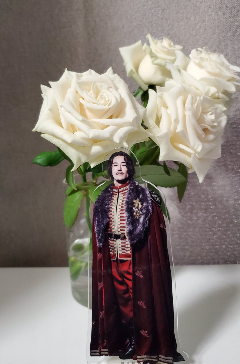 GreenLife_1212's tweet photo. 間に合った!💖🌹👑
KINGアクスタの発売知った時からずっと🌹と写真撮りたかったから嬉しい💖
#念願のKING直己👑×直己バラ🌹
#LandofPromise
#挿し木 https://t.co/qq3v5X2COx