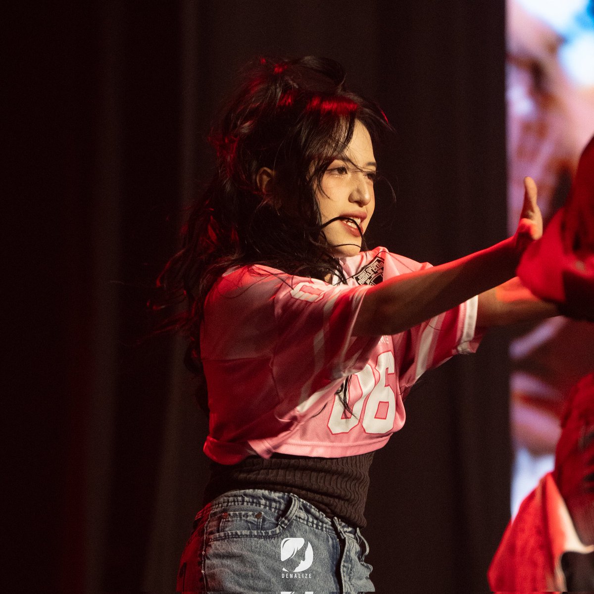 DENALIZE (@denalizeid) on Twitter photo Two sides of the stage. One unstoppable force. She hits every beat like a storm and burns through every spotlight 🔥
<a href="/Danella_JKT48/">Dena Natalia</a>
📍 JKT48 Tour: ALL IN, Grand City Surabaya
250712
#ALLINTOURJKT48SURABAYA Two sides of the stage. One unstoppable force. She hits every beat like a storm and burns through every spotlight 🔥
<a href="/Danella_JKT48/">Dena Natalia</a>
📍 JKT48 Tour: ALL IN, Grand City Surabaya
250712
#ALLINTOURJKT48SURABAYA
