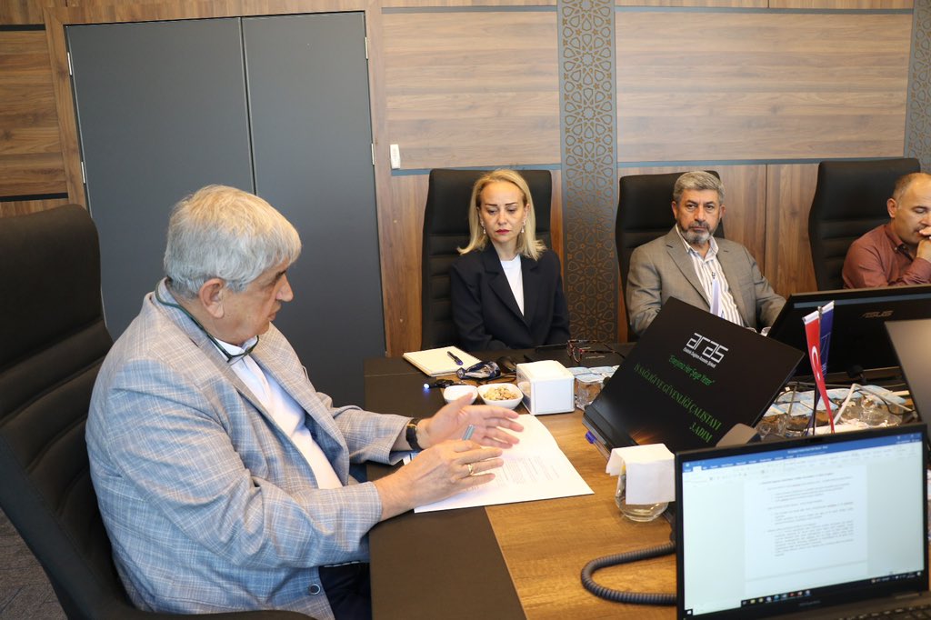 🔵 İş Sağlığı ve Güvenliğinde Katılımcı Yaklaşım: Üç Aşamalı Süreç Tamamlandı!

Aras EDAŞ olarak, çalışanlarımızın sağlığını ve güvenliğini önceliklendiren yaklaşımımızla, yaklaşık 200 personelimizin katılımıyla yürüttüğümüz üç aşamalı İş Sağlığı ve Güvenliği (İSG) çalıştay