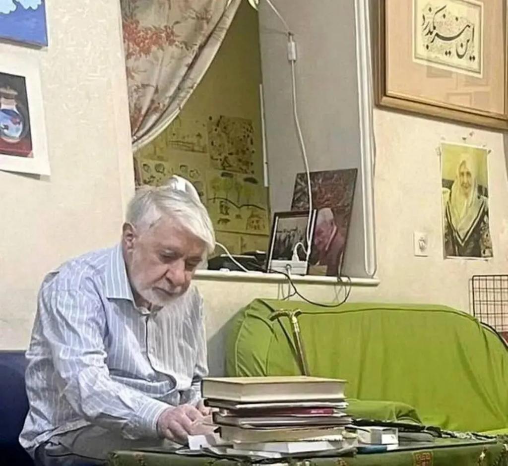 damnitsmoohy's tweet image. پردازنده #مير_حسين_موسوی Pentium بوده که انقدر دیر اومد بالا؟!