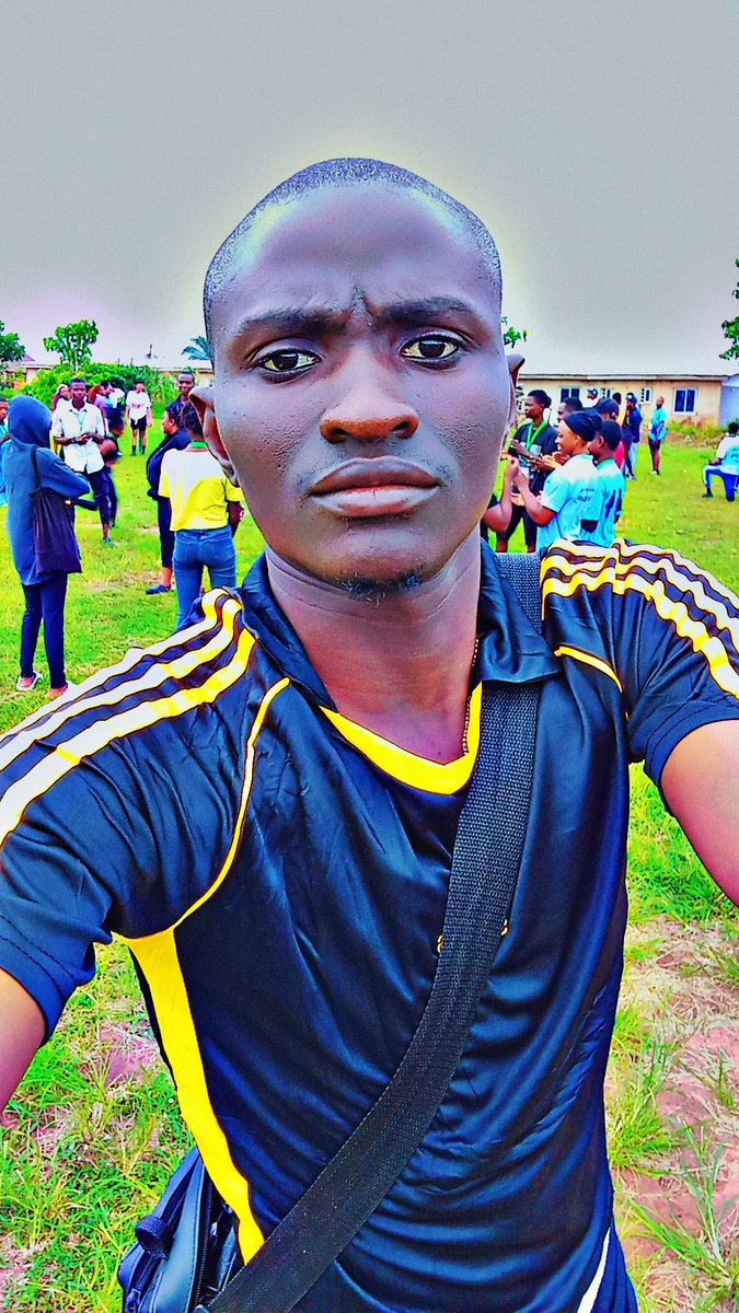 aliu_bolakale's tweet image. Started the day with some team exercise to boost our energy and teamwork 💪🧘‍♂️
Staying fit while learning the future of farming — body and mind in balance!
#FarmStrong #TeamExercise #SoillessFarmJourney #HealthyBodyHealthyMind&quot;
#EYiAWorkings