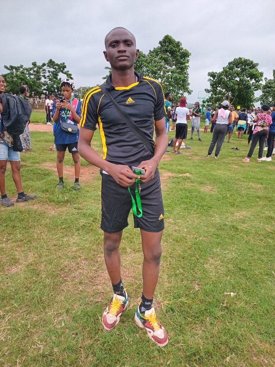 aliu_bolakale's tweet image. Started the day with some team exercise to boost our energy and teamwork 💪🧘‍♂️
Staying fit while learning the future of farming — body and mind in balance!
#FarmStrong #TeamExercise #SoillessFarmJourney #HealthyBodyHealthyMind&quot;
#EYiAWorkings