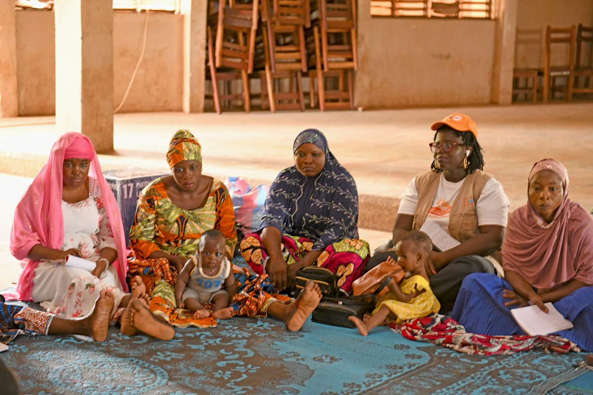 unfpa_benin's tweet image. #JMP2025 à Ouaké,
Nos champion.e.s ont échangé à bâtons rompus avec les jeunes autour du thème : « Créer les familles qu’ils souhaitent dans un monde juste et plein d’espoir ».
Un moment riche entre rires, confiance et inquiétudes partagées.
#UNFPABénin #SWOP