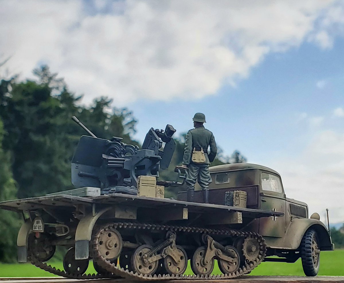 1/35 オペルマウルティア with Flak38
フランス 1944年夏 完成です❗
古の名キットですね(*ﾟДﾟ)
小物とフィギュアで雰囲気アップ❗️
#イタレリ
#italeri