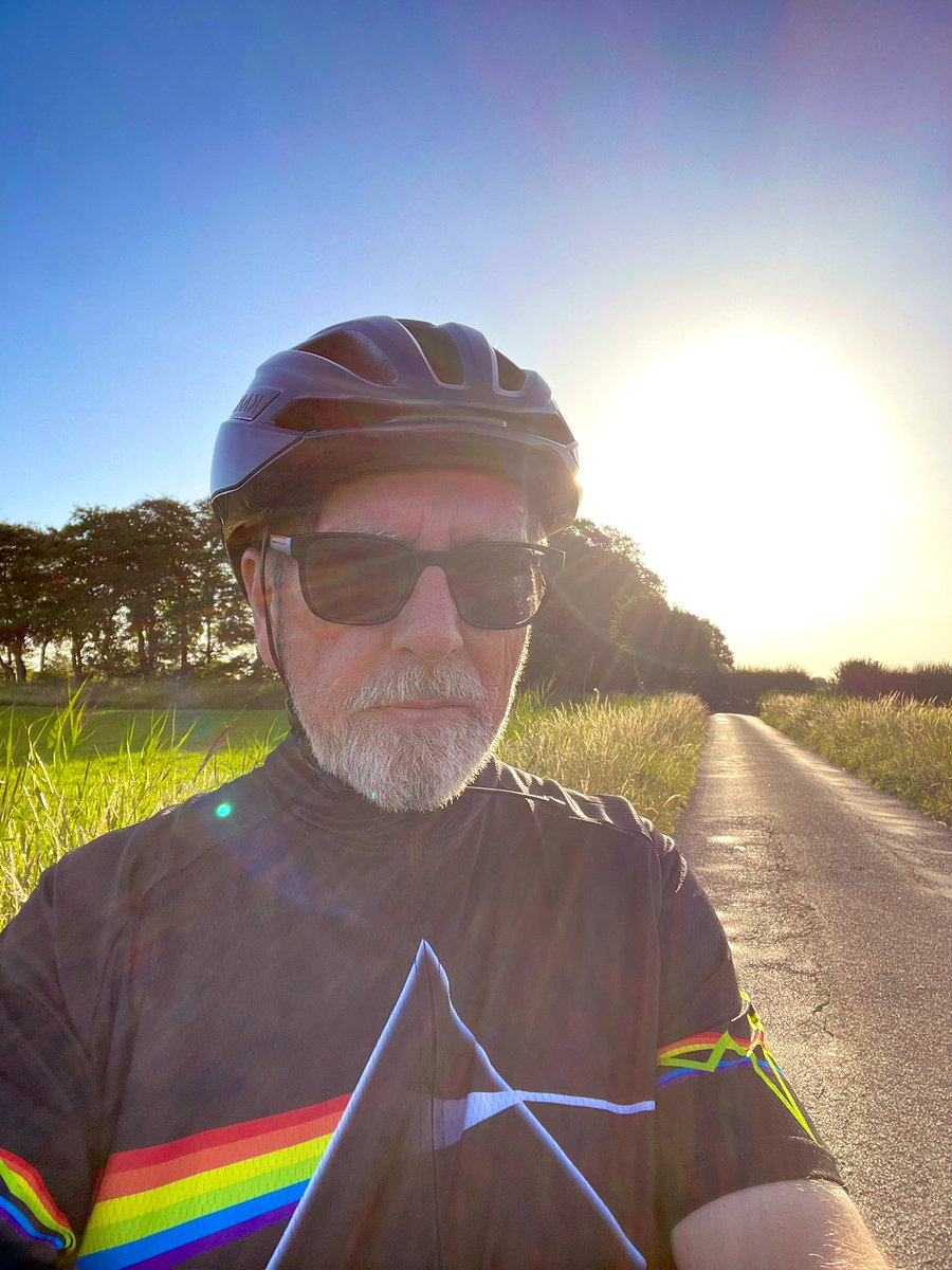 Will_Fuzz's tweet image. Very pleasant evening ride along the quiet Lancashire lanes. Sun was going down casting long shadows but was still quite hot. @moda_bikes