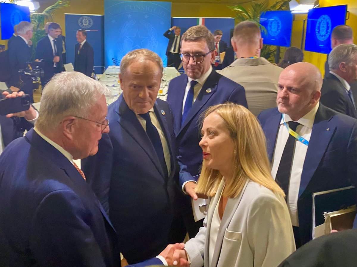 AmbasciataUSA's tweet image. Proud to welcome Special Presidential Envoy Lt. Gen. Keith Kellogg to the #UkraineRecoveryConference as he led the U.S. delegation and participated alongside Prime Minister @GiorgiaMeloni and other leaders in a Coalition of the Willing event.
His meetings advanced U.S. goals for…