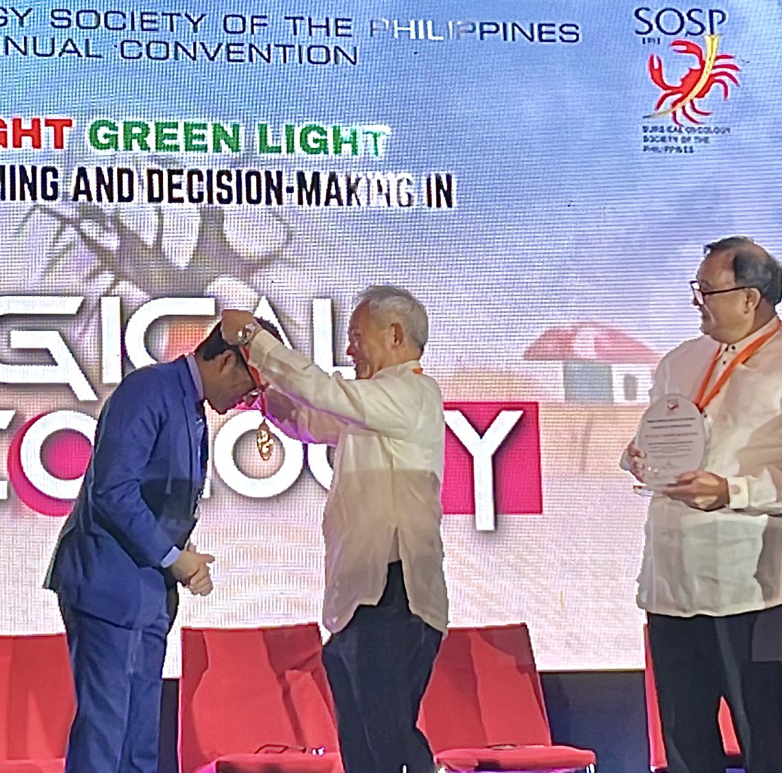 Maker_MD's tweet image. Honored to learn from colleagues and humbled 🙏🏽 to receive the Distinguished Professor Medal from the Surgical Oncology Society of the 🇵🇭.Fantastic meeting- exciting to make new collaborations &amp;amp; friendships. I didn’t appreciate the🚦theme was 🦑games until resident performances😂