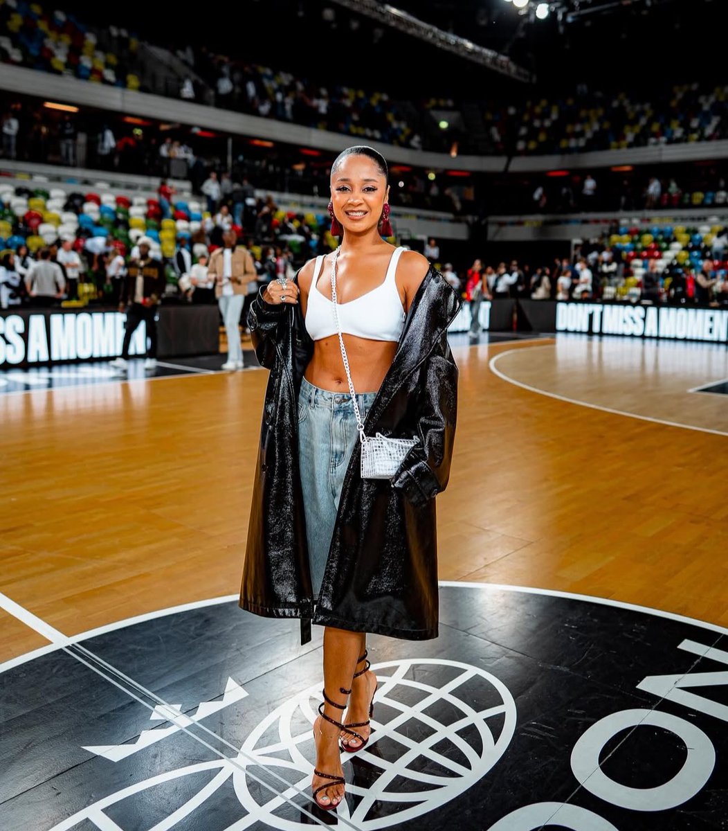 WeAreMythHouse's tweet photo. Sister Derby is THAT girl! Court-side with Mini Afua, effortlessly.

#MYTH #MustHave #Luxuryaccessory #MythHouse #MYTHMuse https://t.co/L81kD6JYtJ