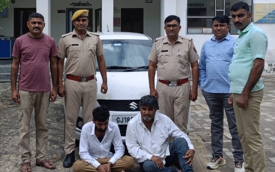 #Barmer: DST &amp; थाना गुड़ामालानी द्वारा अवैध मादक पदार्थ तस्करी के विरूद्ध कार्यवाही

19 KG 80 ग्राम अवैध डोडा पोस्त जब्त करने में सफलता

परिवहन में प्रयुक्त स्विफ्ट कार को किया जब्त

मुलजिम भवानीसिंह व तोगसिंह को किया गिरफ्तार

facebook.com/share/p/16YV4B…

#BarmerPolice
#NDPSAct