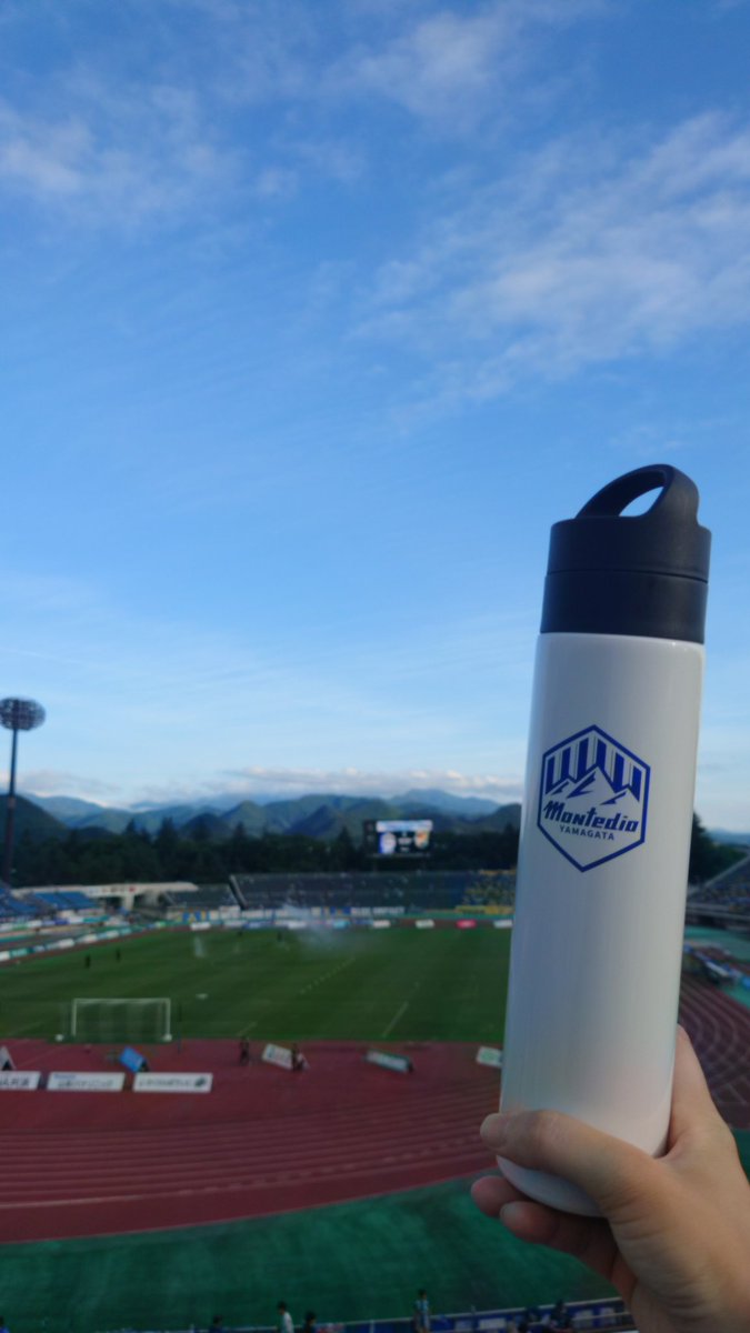 yamagataDS4's tweet photo. #タイガーボトルでサッカー観戦 https://t.co/RVKakdx0s9