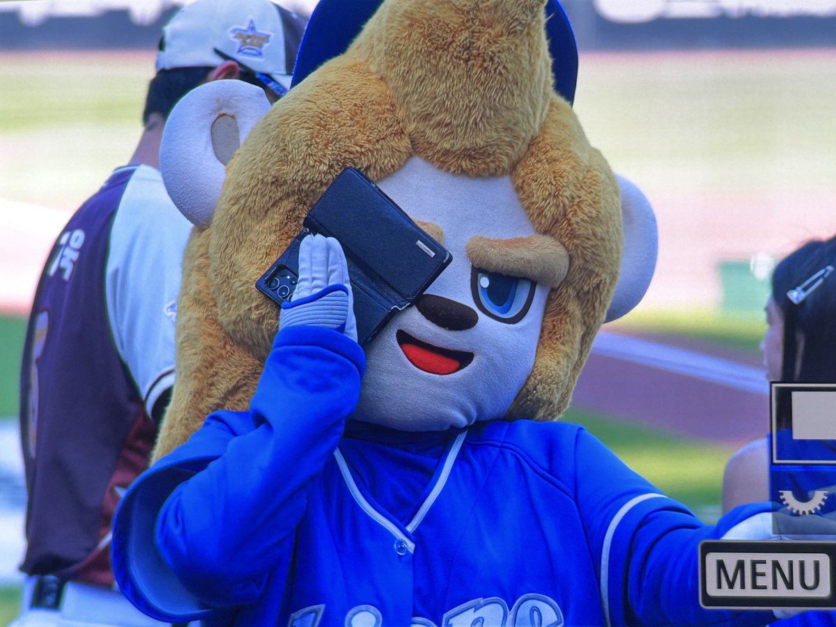 아 구자욱 케이스 접합부 너덜너덜한거 진짜
좀하나 사세요 연봉이 그정도면