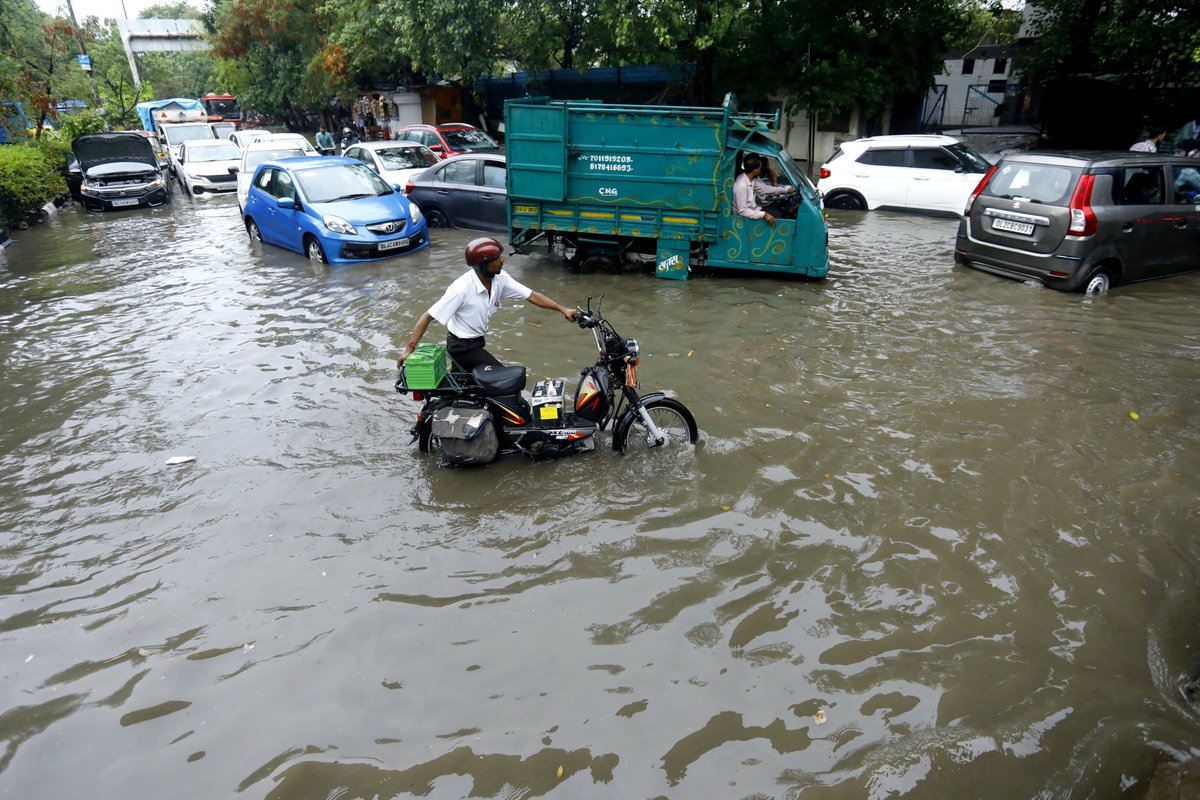 The spirit of Delhi, made of thrice distilled waste

That is, the glittering half of the national capital is not responsible for the waste it creates and for the lives of those who clean the waste, often with bare hands without any equipment. This morally repugnant system should