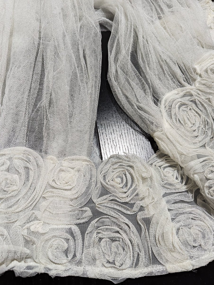 design_sewing's tweet photo. Gorgeous crossover top made from softest silk tulle and a silk waistband with raised flowers. 10 pearl buttons fasten up on the side.
Only one sample made.
https://t.co/gp6qwa7XGj
#weddingbolero #bohowedding #upcycledlace #romancecorp #silklacetop https://t.co/pd67PMV4sq