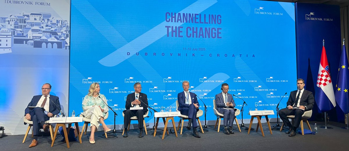 Dubrovnik Forum 2024 (@dubrovnikforum) on Twitter photo 📦 LIVE | The Future of Global Trade
Bilateralism, Multilateralism or Fragmentation? 🌐📊
📍 Dubrovnik Forum 2025
<a href="/NOIweala/">Ngozi Okonjo-Iweala</a>
<a href="/RussJalichandra/">Russ Jalichandra</a>
<a href="/ZovkoEU/">Željana Zovko</a>
<a href="/schaal_andreas/">Andreas Schaal</a>
#DubrovnikForum2025 📦 LIVE | The Future of Global Trade
Bilateralism, Multilateralism or Fragmentation? 🌐📊
📍 Dubrovnik Forum 2025
<a href="/NOIweala/">Ngozi Okonjo-Iweala</a>
<a href="/RussJalichandra/">Russ Jalichandra</a>
<a href="/ZovkoEU/">Željana Zovko</a>
<a href="/schaal_andreas/">Andreas Schaal</a>
#DubrovnikForum2025