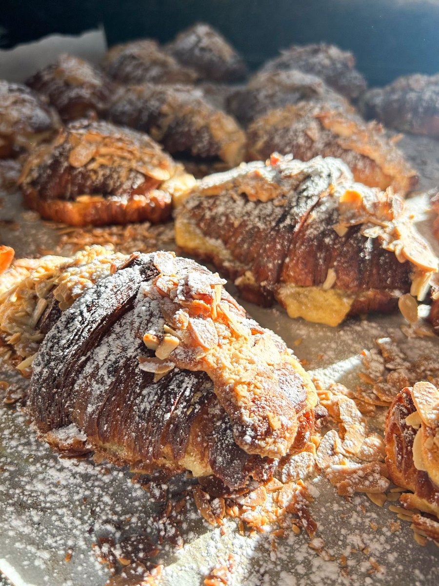 ilovemelville's tweet photo. Fresh from #DeBaba’s oven! #MyMelville favourite bakery (and so much more) on #7thStreet! https://t.co/M1N8jk2bge