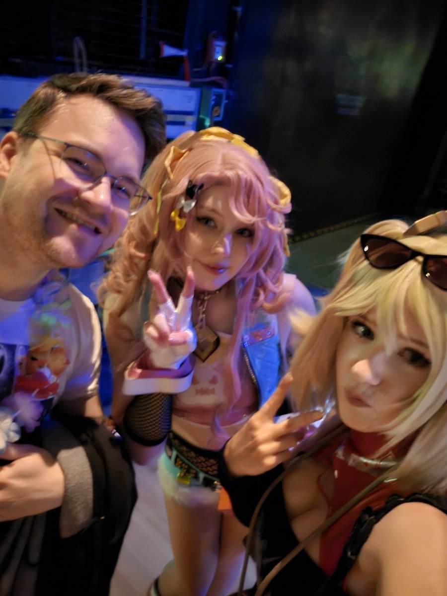 Wir spielen jetzt Pen and Paper mit <a href="/itskeeti/">ᦒKeetiKatiᦒ</a> , <a href="/DerVerToni/">Ver-Toni @gamescom</a> und vielen weiteren Süßis auf der Shiroco Bühne und streamen das live auf meinen Twitch Kanal 🥹❤️
Schaut gerne vorbei!

➡️ twitch.tv/KaddiCosplay ⬅️