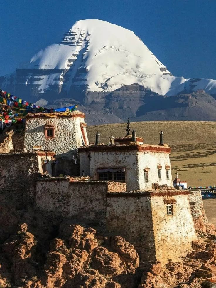 «Share your knowledge. It is a way to achieve immortality.»
    Dalai Lama 
#wisdom
    //
#Tibetan #landscapes #world •||