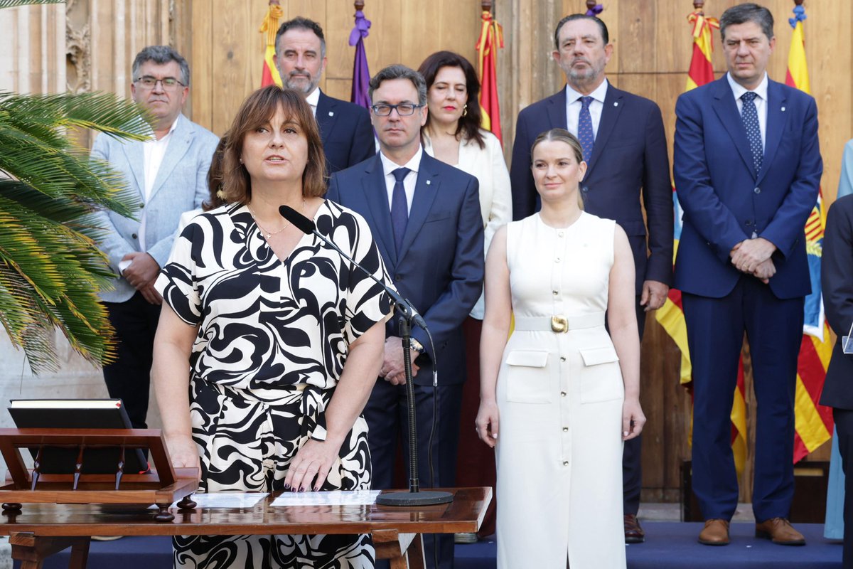 Govern de les Illes Balears (@goib) on Twitter photo 📢 Presa de possessió dels nous membres del Govern:
🎙️<a href="/MargaProhens/">Marga Prohens</a>: "Amb la remodelació i el nous nomenaments reforçam l'aposta pel municipalisme, pels autònoms, per l'accent social i pel diàleg social per a la transformació del nostre model”
📲 caib.es/pidip2front/fi… 📢 Presa de possessió dels nous membres del Govern:
🎙️<a href="/MargaProhens/">Marga Prohens</a>: "Amb la remodelació i el nous nomenaments reforçam l'aposta pel municipalisme, pels autònoms, per l'accent social i pel diàleg social per a la transformació del nostre model”
📲 caib.es/pidip2front/fi…