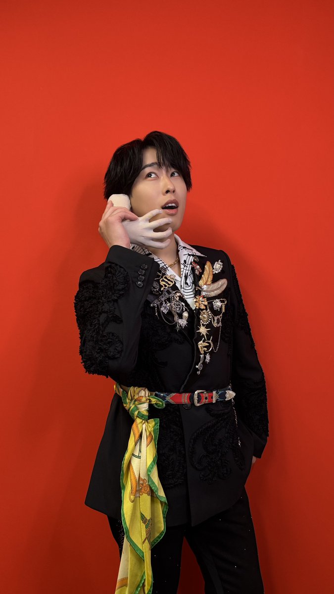 SN__20200122's tweet photo. 🗒️お題
🖐️でゾクゾク?!するポーズを決めてみよ📸

🖤宜しく🤝
❤️もしもーし🤙
🩷内なる叫び

#事故物件ゾク 
#目黒蓮 #宮舘涼太 #佐久間大介
#SnowMan #SnowMan_SERIOUS https://t.co/8gg4hd0NvK