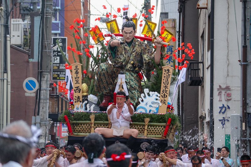 masahi_d's tweet photo. 博多祇園山笠 追い山笠馴らし
櫛田通り

1番山笠 東流
2番山笠 中洲流
3番山笠 西流
4番山笠 千代流 https://t.co/1I9sBfNjv2