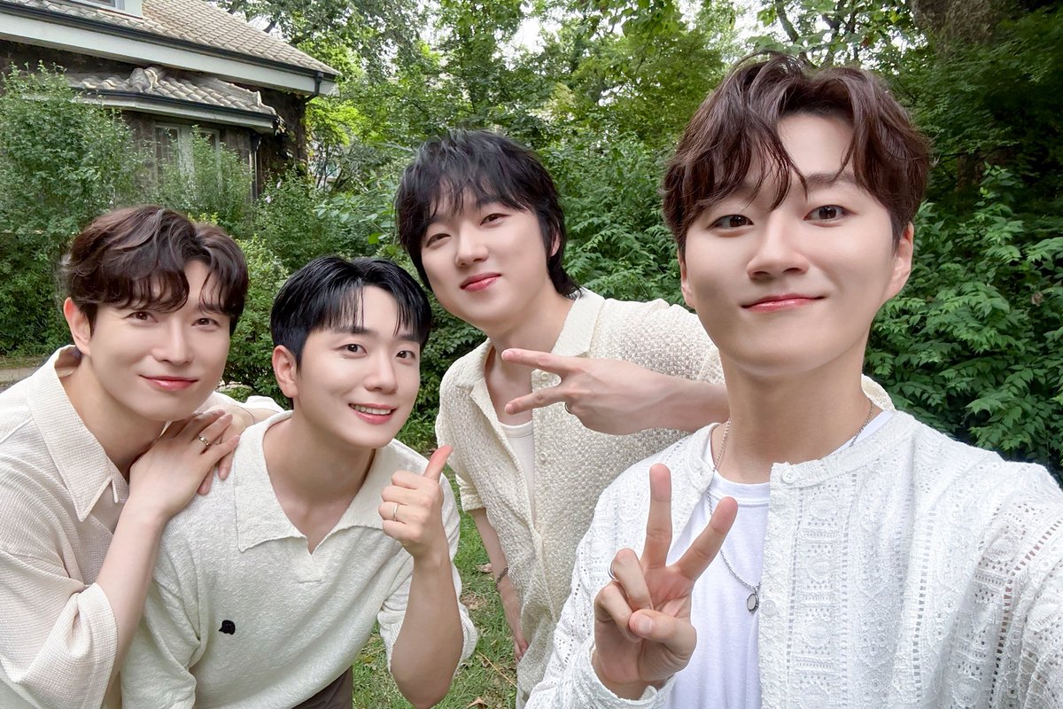 official_fore's tweet photo. [📢]

2025 올해의 브랜드 대상

자연광 앞의 포레…
형광등 앞의 포레…
시상식 조명 앞의 포레…

다 보고 싶다…

🗳️ 투표부문
2025 올해의 크로스오버그룹 부분

🗓️ 투표기간
25.06.30(월) ~ 25.07.13(일) 23:59(KST)

⭐️ 투표 링크
◼︎ https://t.co/d9RE39HAiv  

✅ 참여 방법
1. 투표 부문 인물/문화 선택
2. 필요 정보 입력 후 투표 시작
3. 포레스텔라 선택 후 투표 종료
4. 인증 메일을 통해 본인 인증 진행

#Forestella #포레스텔라 #올해의브랜드대상
