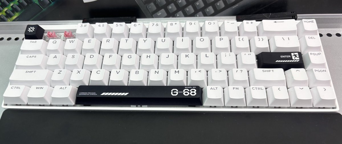 これは初めて見たキーボード
SYNTECH Chronos 68
どこが出してるやつだ…？