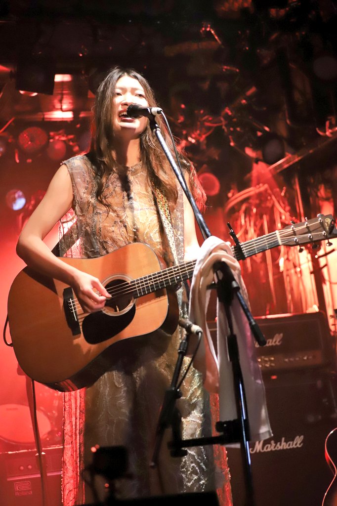 gomuzori's tweet image. 25/7/12(土昼) 仙台 BARTAKE
#moco 弾き語りワンマンライブ
『NEXT⇨ 』
~ 3th🤔 anniversary × birthday ~

mocoさんの活動3周年＆生誕ワンマン🎂
全曲ひとりでギター弾き語り🎸
県内外からお客さんが大勢駆けつけ
楽しく終了しました😄🎵

🆕グッズ＆CDゲット👍️
#3th🤔  #3nd🤭  #3rd🤗