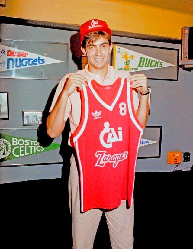 BaloncestodeAyer y DeporteVintage (@deportevintage) on Twitter photo Selección #Seúl88 de la que se caería por lesión Morales, substituido, seguramente, por el único jugador en la #historiabaloncestoespañol en disputar unos #JJOO procedente de un equipo de la segunda categoría del basket español, fichado ese verano por <a href="/cbzaragoza/">Azulejos Moncayo CBZ</a> 📸 Luís Melendo Selección #Seúl88 de la que se caería por lesión Morales, substituido, seguramente, por el único jugador en la #historiabaloncestoespañol en disputar unos #JJOO procedente de un equipo de la segunda categoría del basket español, fichado ese verano por <a href="/cbzaragoza/">Azulejos Moncayo CBZ</a> 📸 Luís Melendo