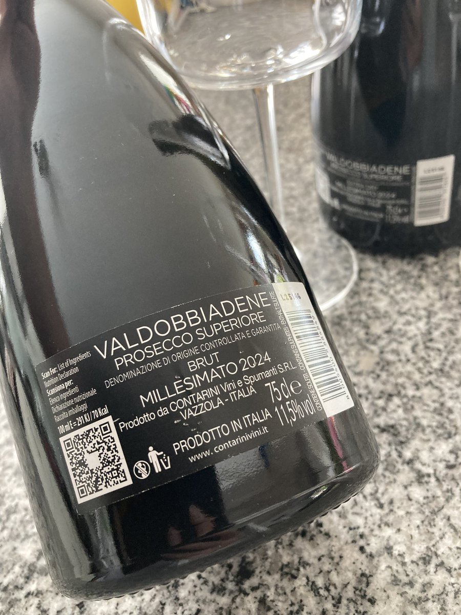 VitalieCio55612's tweet photo. #Valdobbiadene #Prosecco Superiore #DOCG #Millesimato #Brut - elegance in every bubble🥂
#vinovistara #wine #vino #winetasting #winelover @ProseccoDOC @proseccopress https://t.co/qxtZ9d4Vzs