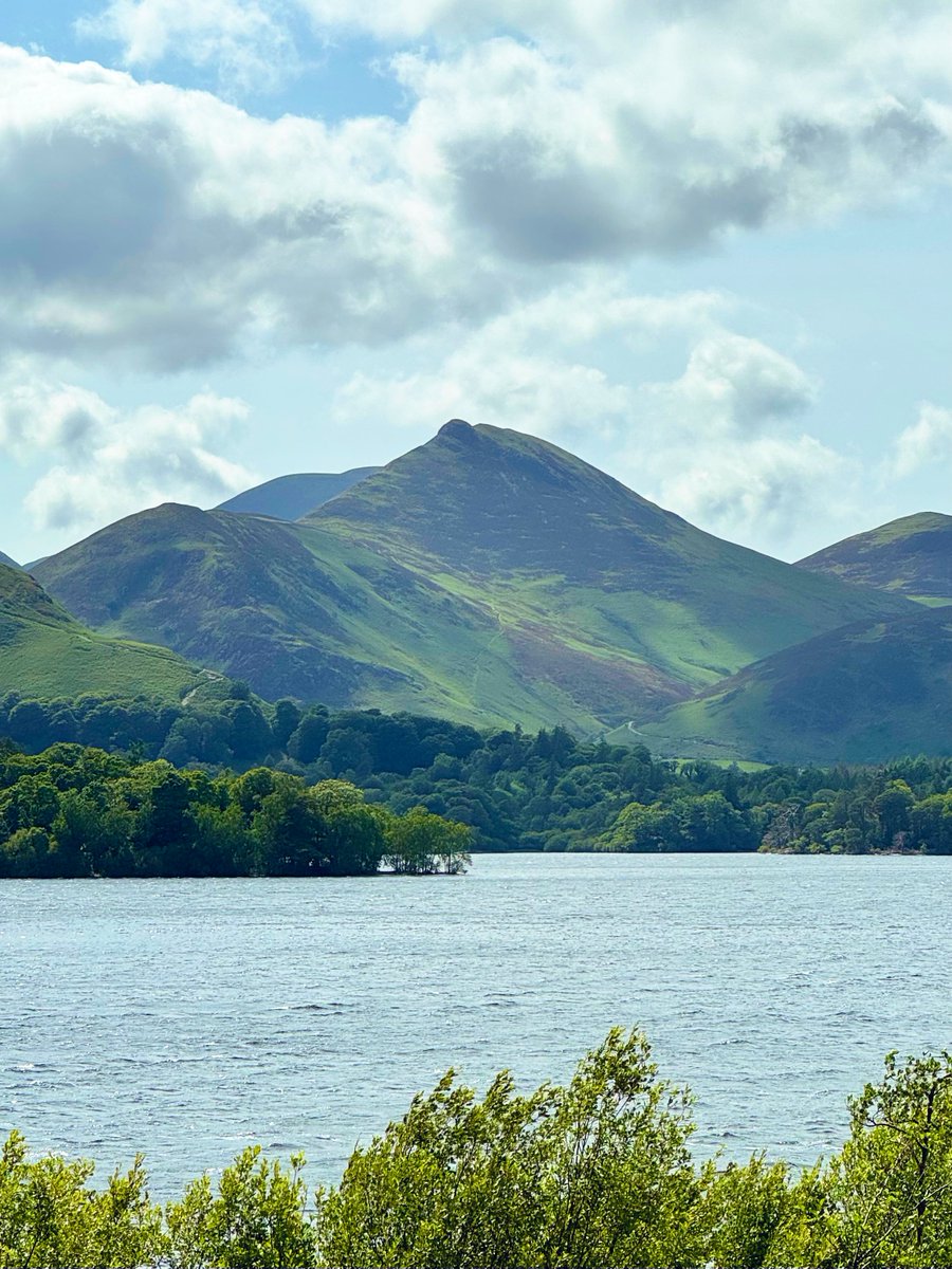 Day 268 #DerwentDaily 👋😄

Today we have a shot of Rowling End and Causey Pike looking amazing over the lake 🤩📸☺️ #photoarchive