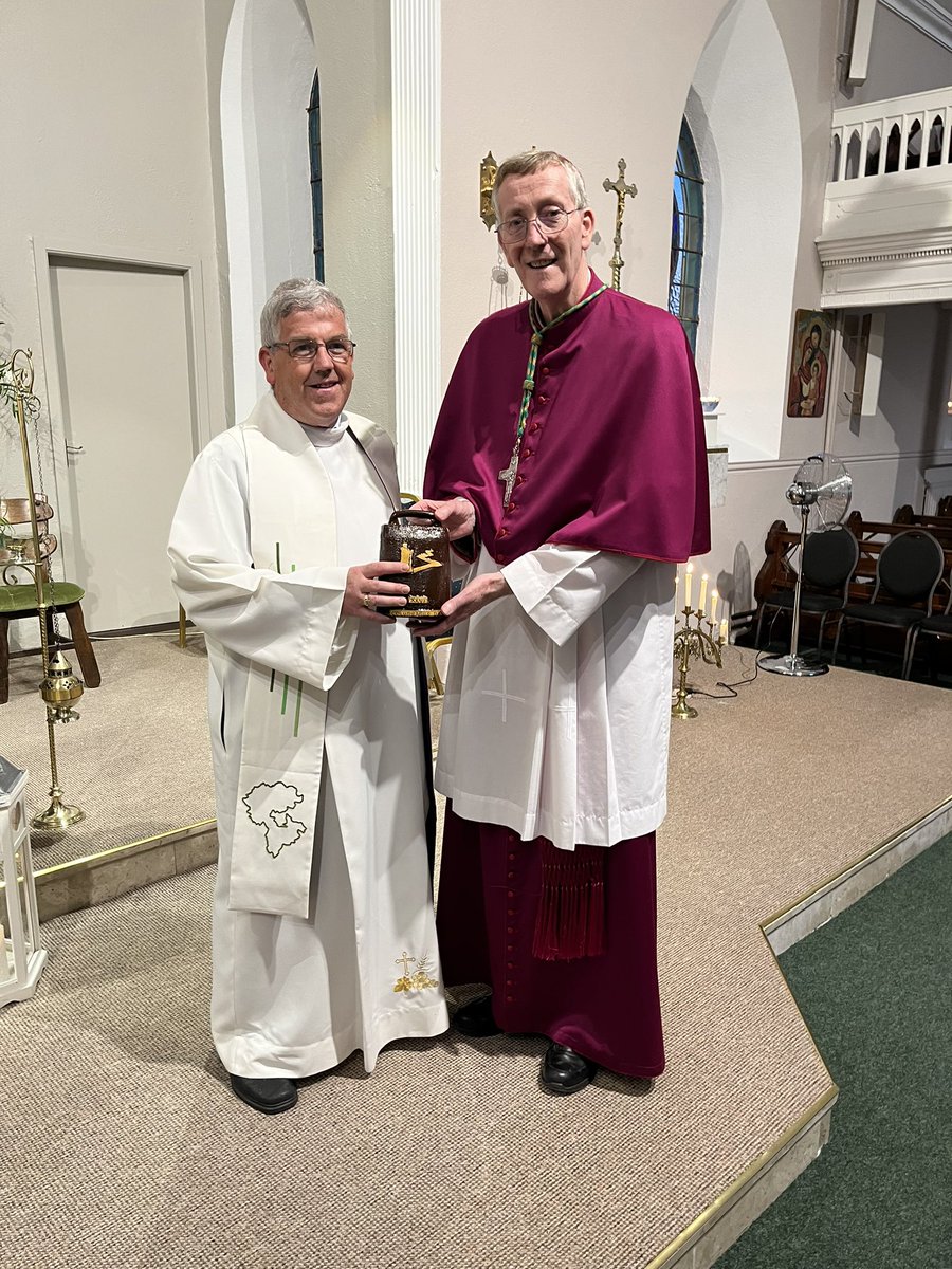 BishopDNulty's tweet image. A very moving moment as the Relic of St. Columbanus is received into the parish of Myshall, beginning with an ecumenical liturgy in the Adelaide Church, concluding in the Church of the Exaltation of the Holy Cross with @AWilkinson267  and a capacity congregation @KANDLEi…