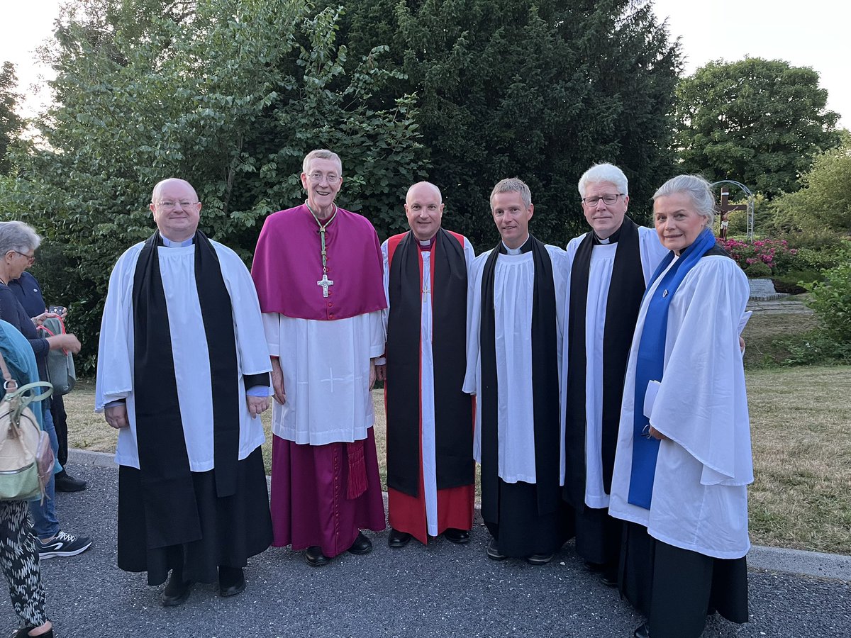 BishopDNulty's tweet image. A very moving moment as the Relic of St. Columbanus is received into the parish of Myshall, beginning with an ecumenical liturgy in the Adelaide Church, concluding in the Church of the Exaltation of the Holy Cross with @AWilkinson267  and a capacity congregation @KANDLEi…