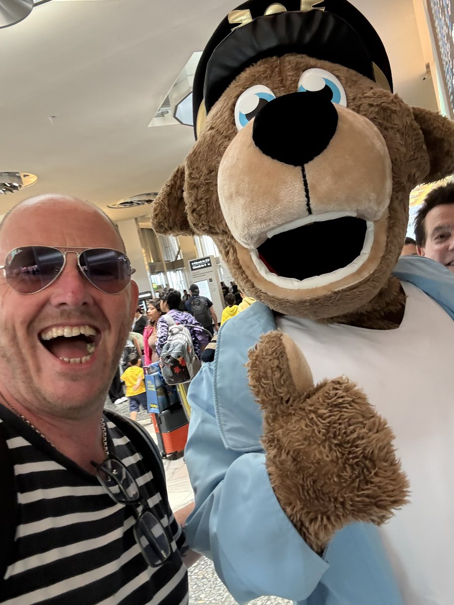 smileydrums's tweet image. Got my days wrong. It’s Saturday isn’t it. The radio show is being repeated at noon TOMORROW. I’ll be getting pictures with life size dogs next 🫤