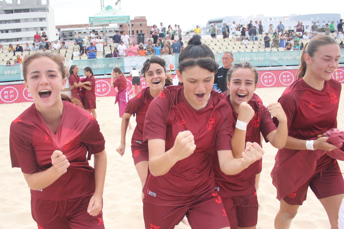🥳🥇 CELEBRACIÓN DE NUESTRAS CAMPEONAS

📸 2/3... #VamosFFRM