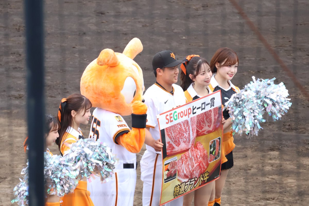 1bdhgmh_6's tweet image. 石塚くんホームラン後のベンチの雰囲気が最高❣️本当におめでとう㊗️
大城さん頭ちょんちょんしていた😸

#石塚裕惺 
#大城卓三