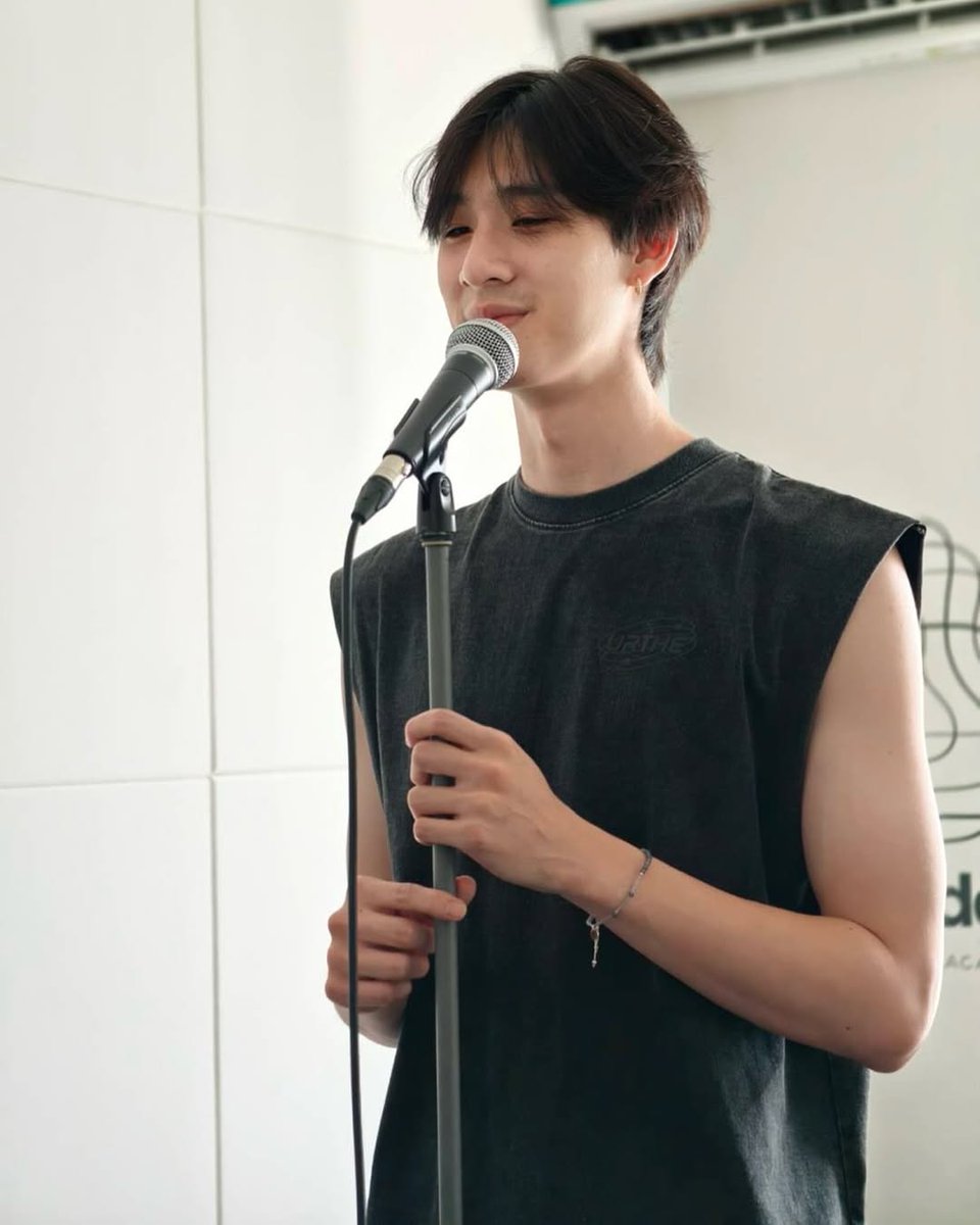 HOURLYTEEVTP's tweet photo. #tee_vtp #ธีรเดช https://t.co/RYzU1dkt0C