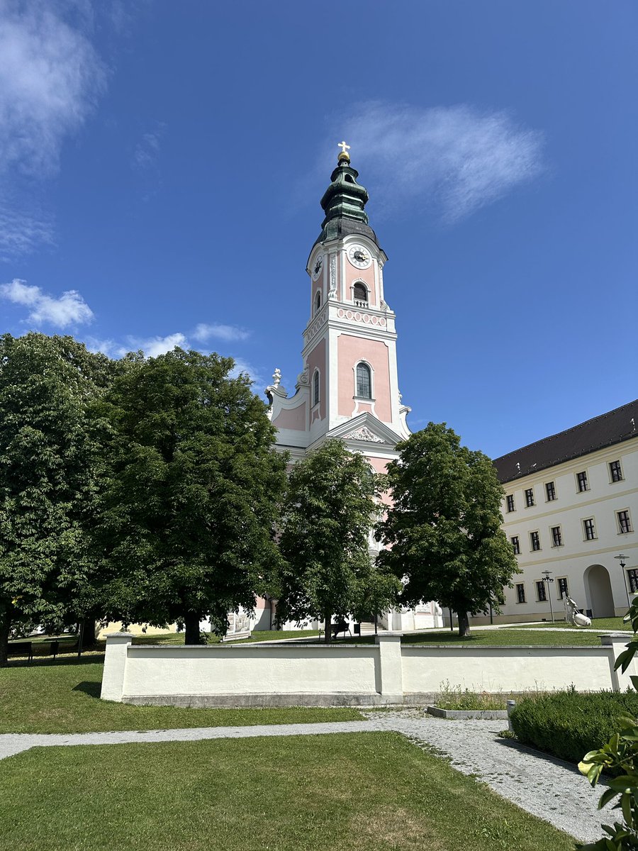 Laurastacksats's tweet image. At a Bitcoin meetup in a 750-year-old monastery brewery in Germany (yes, they make beer since 1268!!!) 🍻⛪ I’ll be sharing what I do at @BitBoxSwiss, helping more people take communication seriously. ❤️
Bitcoin, beer, and great people.
📍 Orangerie-Aldersbach @btctothemall