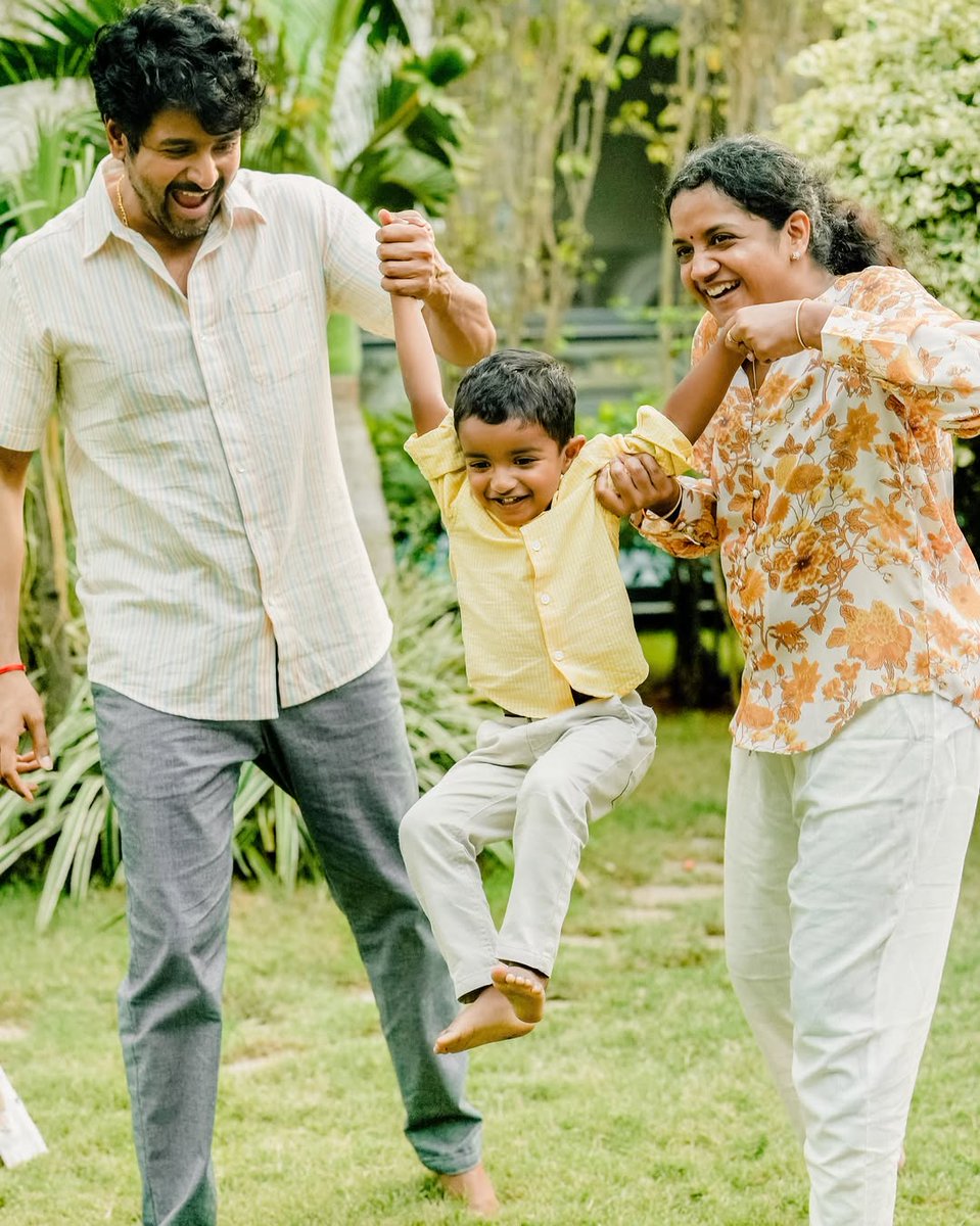 Our Little Rockstar #GuganSK Birthday Special Pic 😍❤️

#KingSK #AarthySK #HBDGuganSK