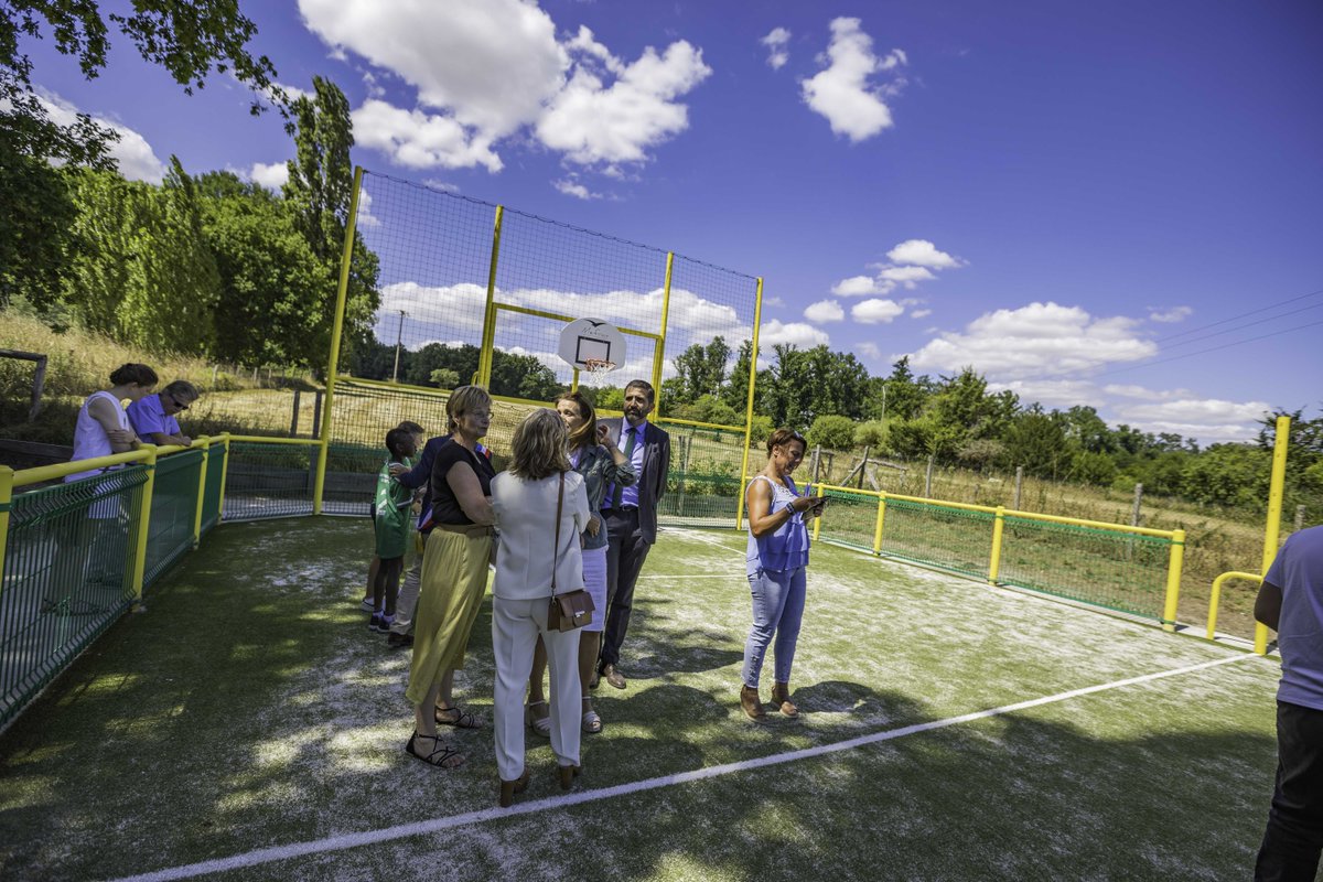 Ervy-le-Châtel : un terrain multisport et des travaux de réhabilitation du stade de football soutenus par le Département ont été inaugurés hier en présence de S.Bertail-Fassaert, VP du CD10. Un plus pour les associations sportives, écoliers et collégiens de la commune !