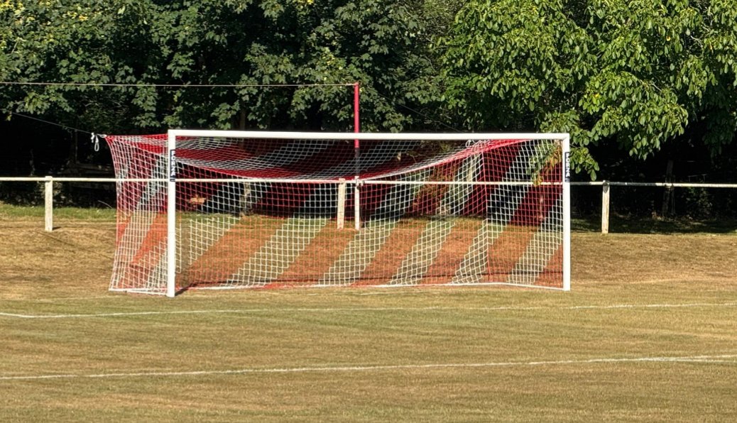 The goalposts and nets are in place and ready for some action.

🔴⚫