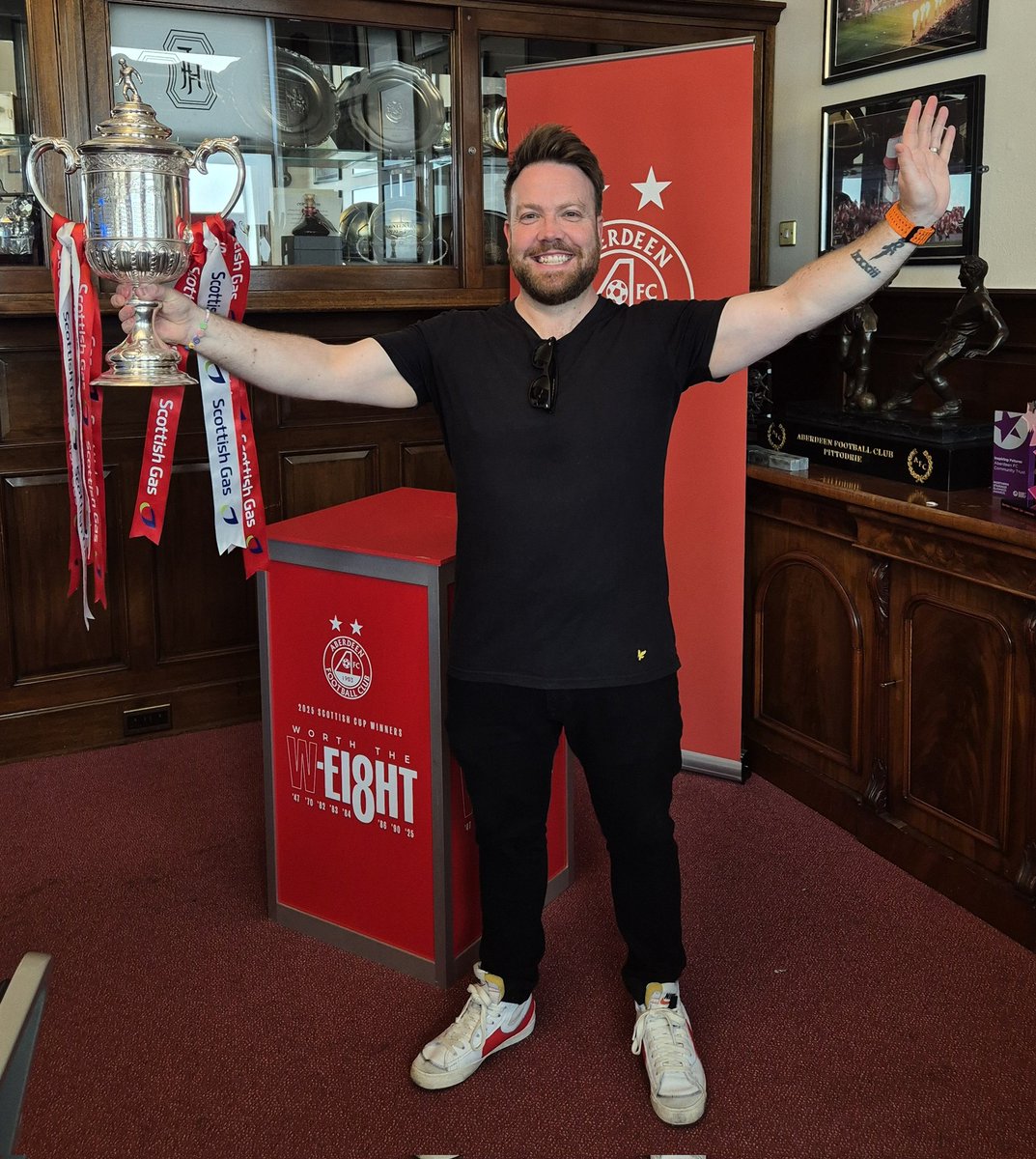 tchocky83's tweet image. A couple of happy loons...