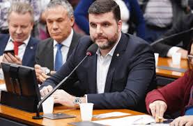 Bancada do Agro se irrita com taxa de 50% e diz: Bolsonaro que morra na cadeia, ninguém aqui vai votar anistia para esse FDP ... 👇