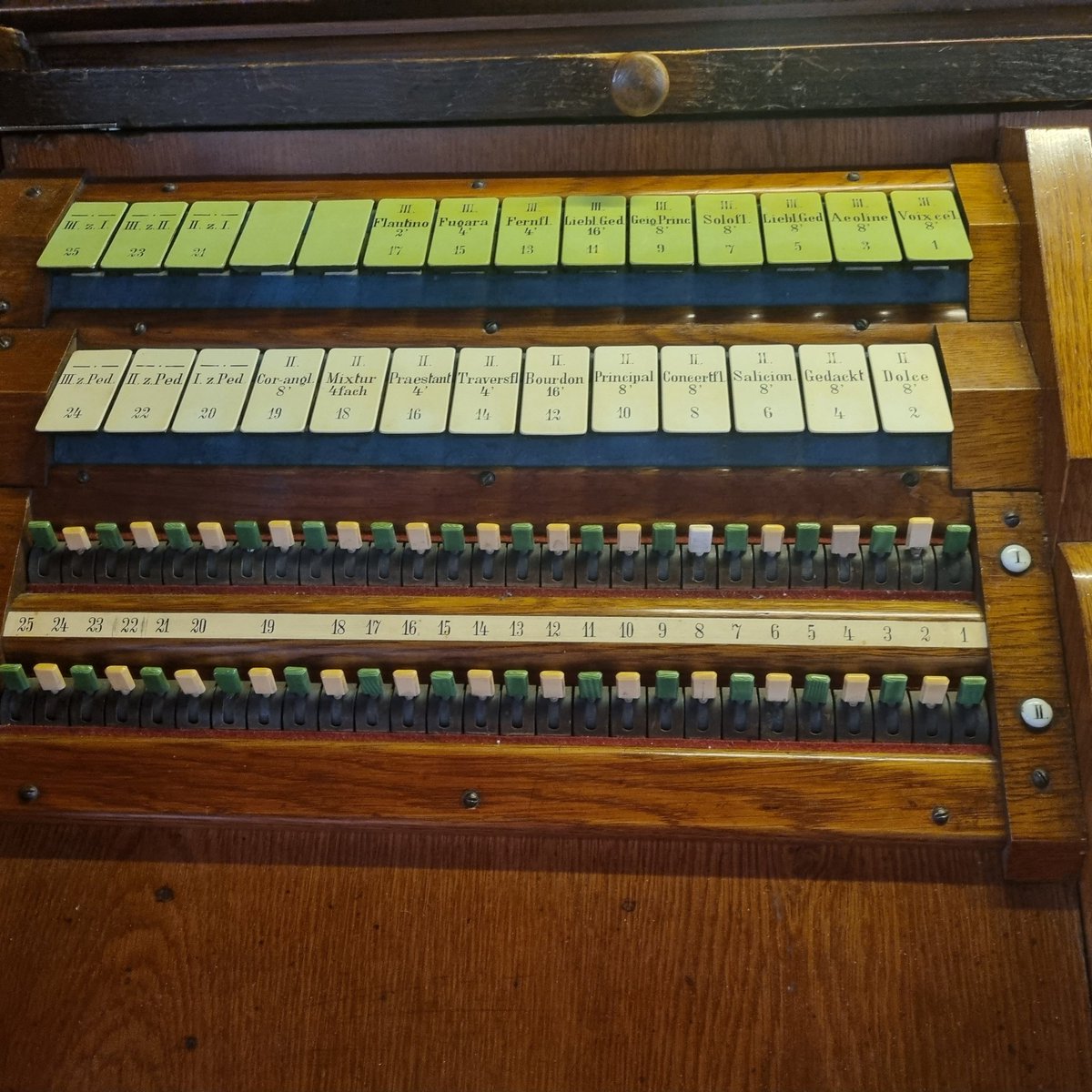 Don't normally get overly dorky about organs but this one is quite special! All these components are original and the whole thing is pneumatic... the green is so pretty 😍 
Quite excited to be playing a concert on it here tonight in Gronau! 🎹