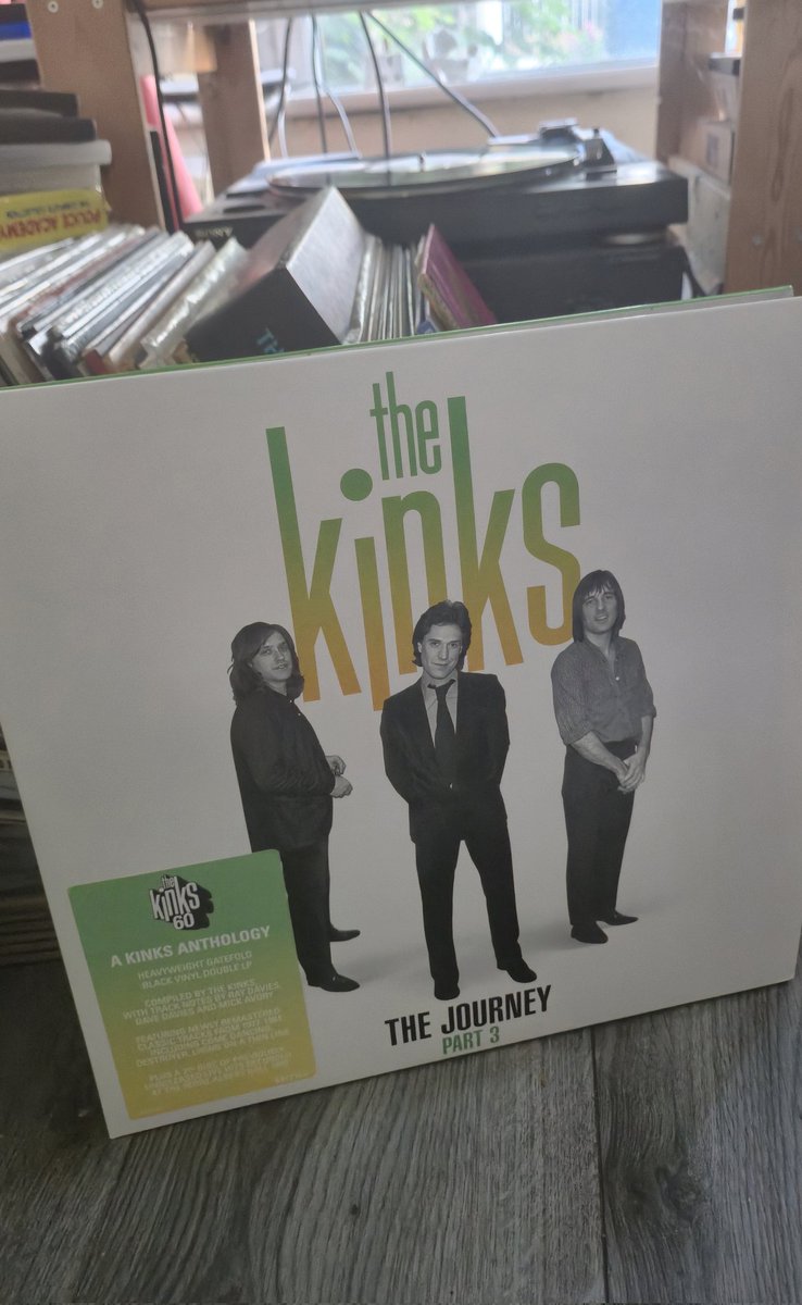 MarkYarksHopper's tweet image. Loving the final (?) Volume of @TheKinks Journey! Some great stuff on it, think Living on a Thin Line may be @davedavieskinks finest tune.