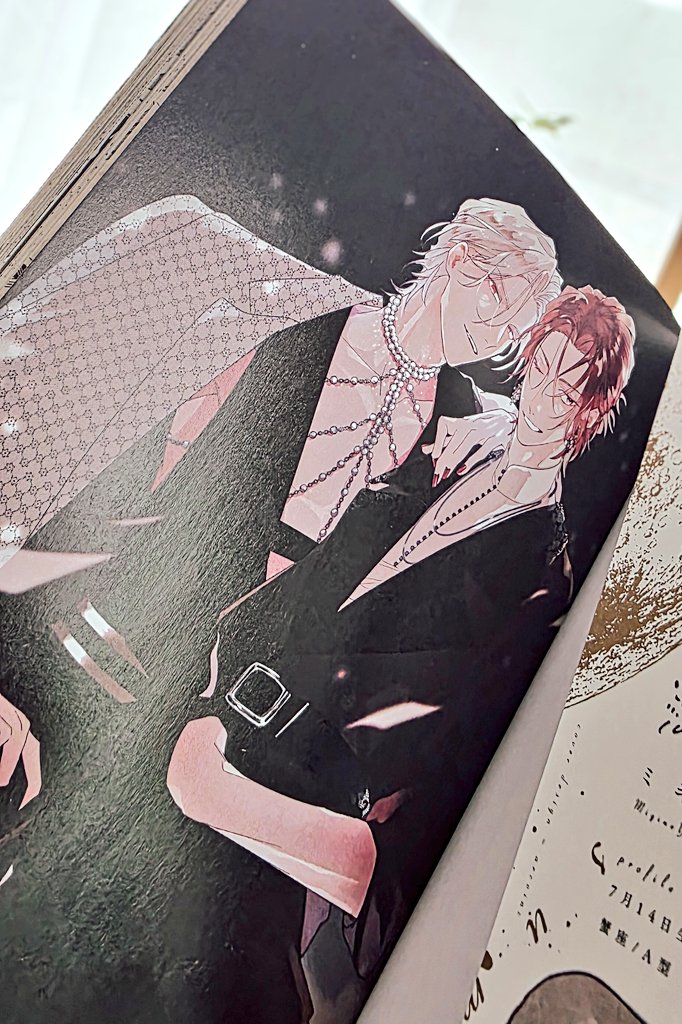 ハッシュタグ企画は〖～7月15日まで〗🔔

今回企画で当たるのはこちらの口絵の色校です。こちらにサインを入れたものが、それぞれ2名様ずつ計4名様に当たります(絵柄はランダム) 🎁